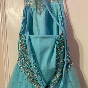 quince dress fits a small or medium